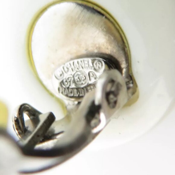 Auth CHANEL CC Logo Clip on Earrings White/Silver Resin/Metal - e59866g - Picture 8 of 8